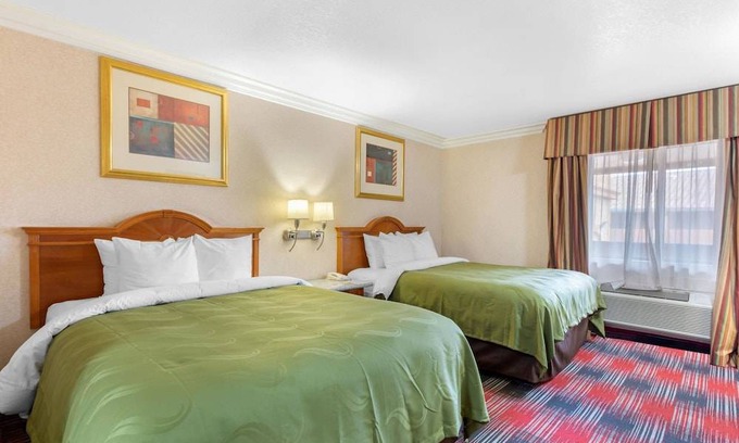 Mira Costa Hotel | Quality Inn & Suites Oceanside near Camp Pendleton