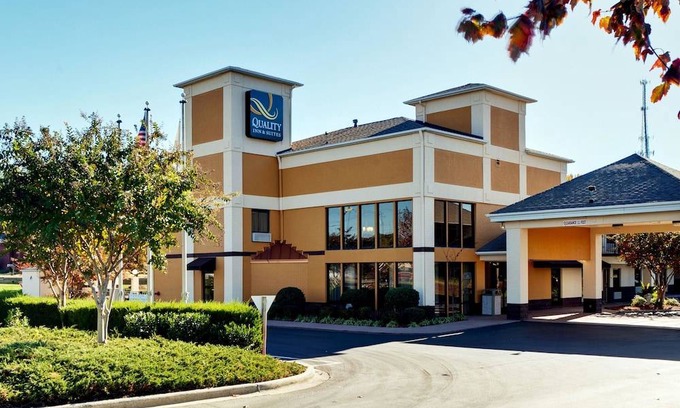 Stallings Hotel | Quality Inn & Suites Matthews