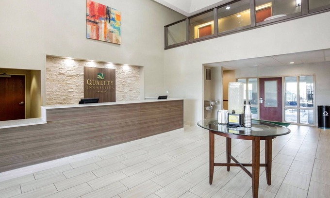 Arnold Hotel | Quality Inn & Suites Arnold - St Louis