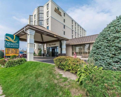 Algoma District Hotel | Quality Inn & Suites Bay Front