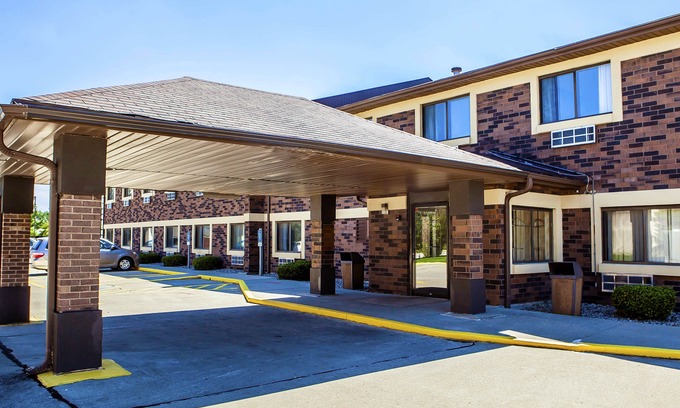 Champaign Hotel | Quality Inn & Suites Champaign