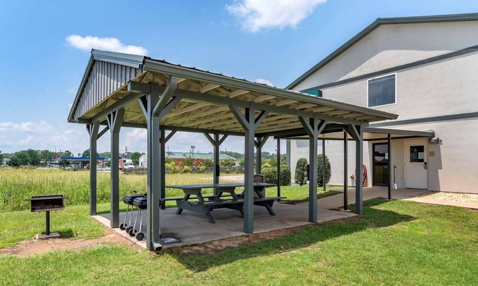 Demopolis Hotel | Quality Inn & Suites Demopolis