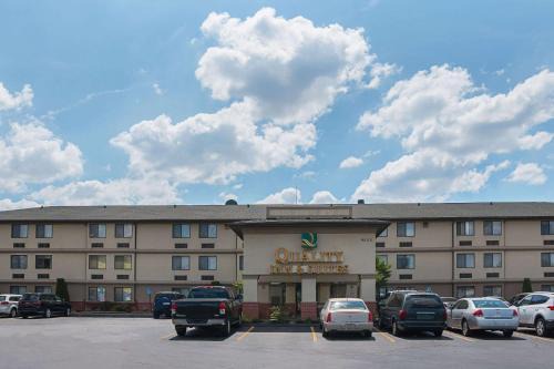 Romulus Hotel | Quality Inn & Suites Detroit Metro Airport