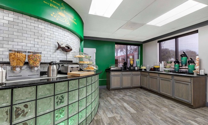 Columbia Hotel | Quality Inn & Suites Ft. Jackson Maingate