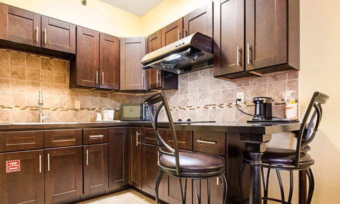 Glenmont Hotel | Quality Inn & Suites Glenmont - Albany South