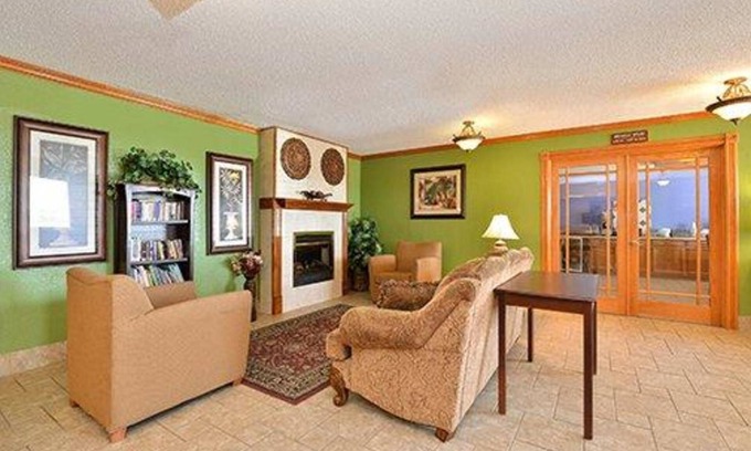 Grinnell Hotel | Quality Inn & Suites Grinnell near University