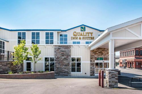 Houghton Hotel | Quality Inn & Suites Houghton Downtown