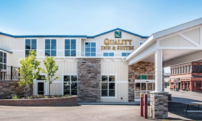 Houghton Hotel | Quality Inn & Suites Houghton Downtown