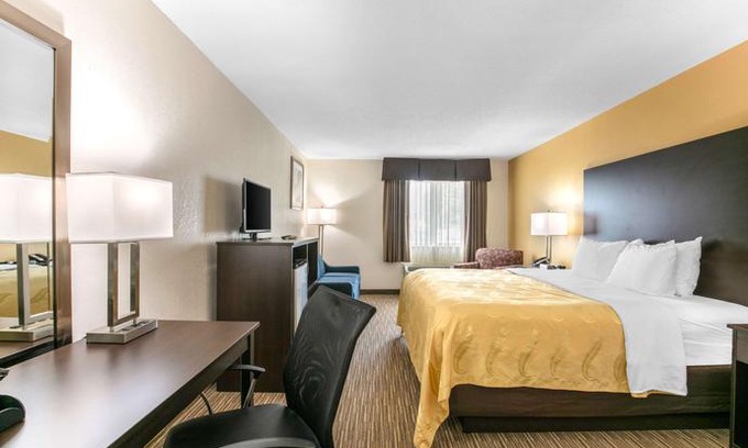 Metropolis Hotel | Quality Inn & Suites Metropolis