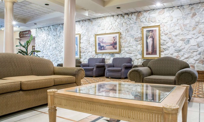 Batavia Hotel | Quality Inn & Suites Palm Island Indoor Waterpark
