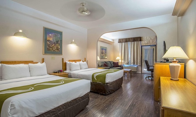 Youngtown Hotel | Quality Inn & Suites Phoenix NW - Sun City