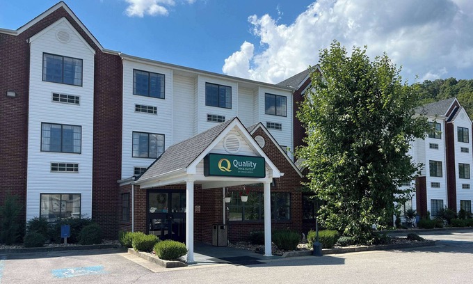Prestonsburg Hotel | Quality Inn & Suites Prestonsburg next to Mountain Arts Center