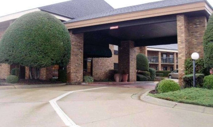 Searcy Hotel | Quality Inn & Suites Searcy I-67