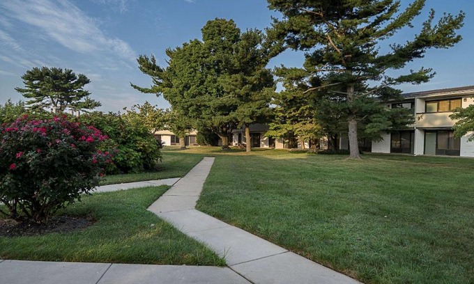 New Castle Hotel | Quality Inn & Suites Skyways