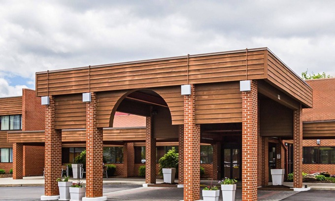 Altoona Hotel | Quality Inn & Suites
