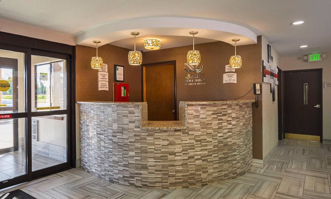 Holland Hotel | Quality Inn & Suites