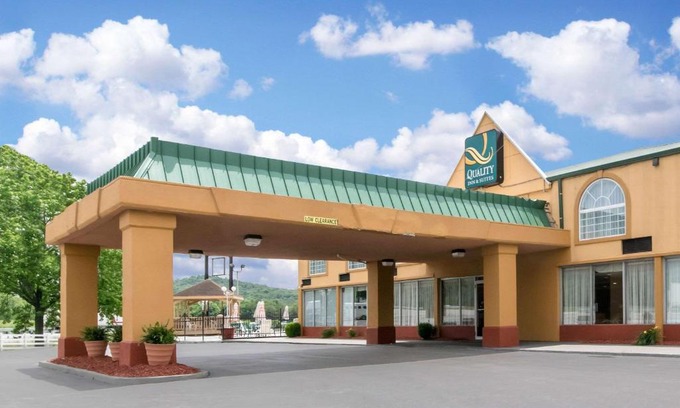 Horse Cave Hotel | Quality Inn & Suites