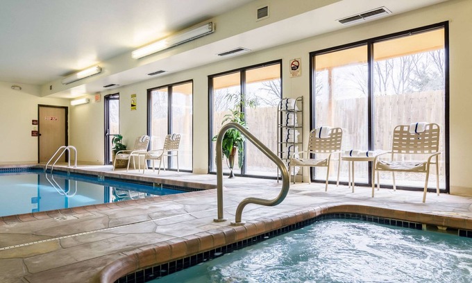 Manhattan Hotel | Quality Inn & Suites