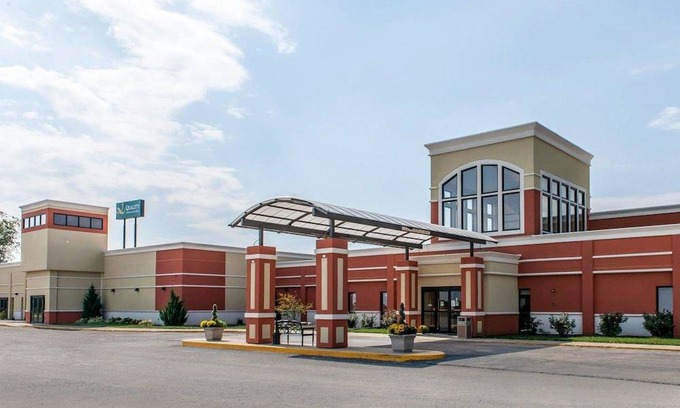Mattoon Hotel | Quality Inn & Suites