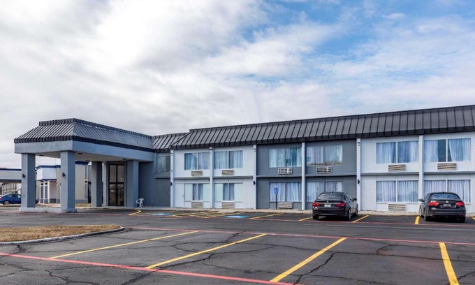 Sulphur Springs Hotel | Quality Inn & Suites Sulphur Springs