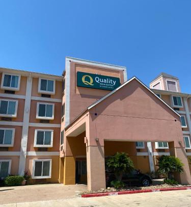 Westchase Hotel | Quality Inn & Suites West Chase