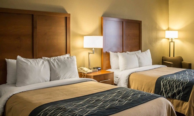 Akron Hotel | Quality Inn