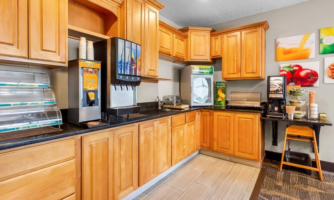 Beloit Hotel | Quality Inn