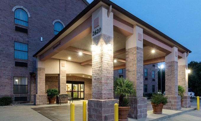 Buffalo Hotel | Quality Inn