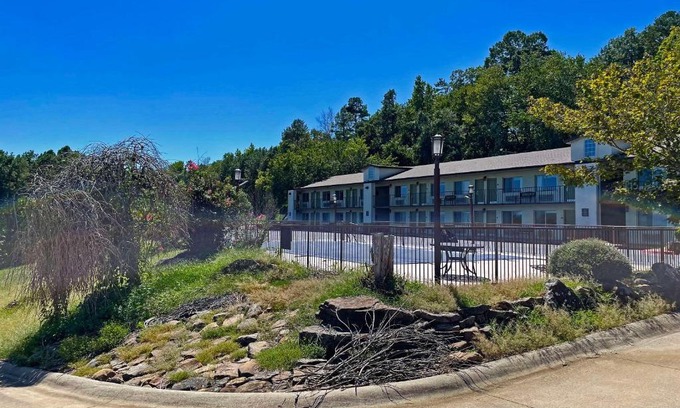 Clinton Hotel | Quality Inn