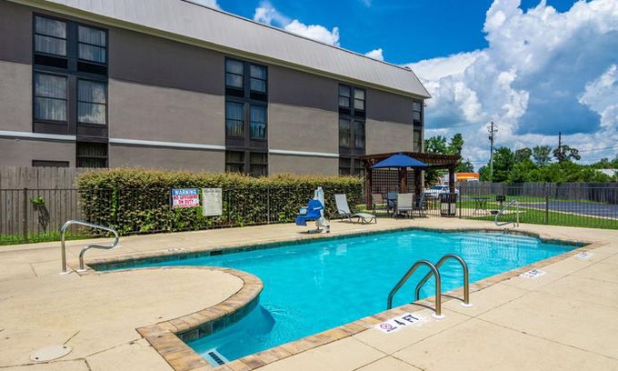 Valley Hotel | Quality Inn Valley West Point