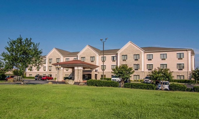 Graham Hotel | Quality Suites Graham - Burlington South