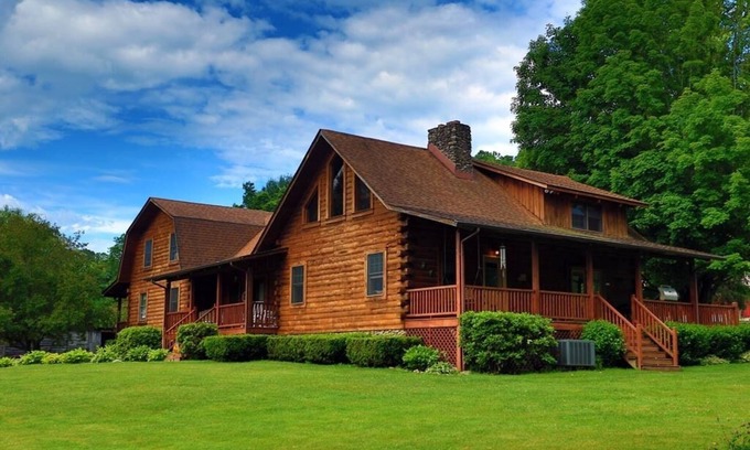 Mount Hope Cabin | Quality Time Together! Log Cabin Sleeps 28 Kids Love It!