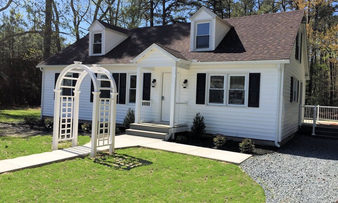 Cambridge House | Quarterdeck at Swan Cove Manor