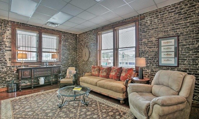 Ponchatoula Apartment | Quarters Above Courtyard-Near Strawberry Festival!
