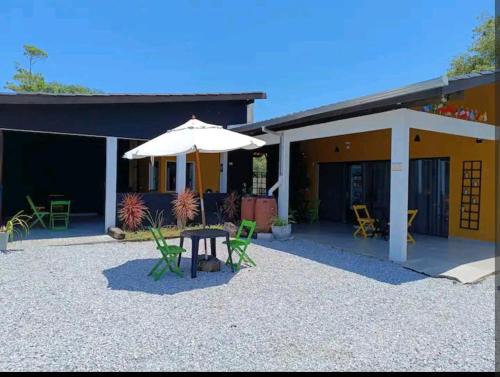 Pontal do Sul House | Quarto 2 Privado Confortável em Pontal do Sul