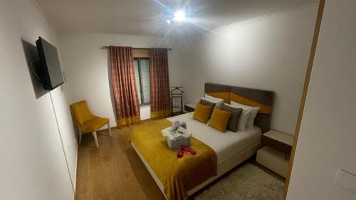 Palhais House | Quarto com wc privado, cozinha e sala