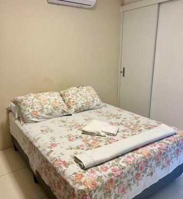 Pituba Apartment | Quarto e sala bem localizado