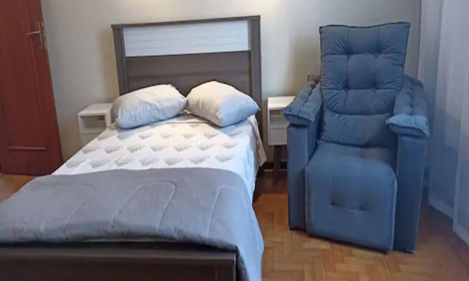 Partenon House | Quarto em Casa Aconchegante - Perto de Tudo