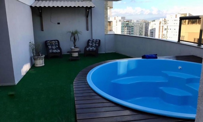 Jacarepagua House | Quarto em cobertura duplex com piscina e espaço ao ar livre