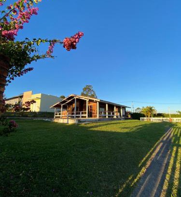 Sao Roque House | QUARTO Primavera em Casa de Madeira no Alto da Serra - PetFriendly
