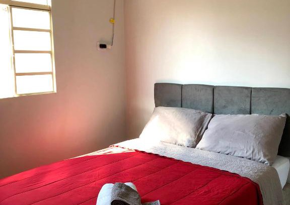 Vila Yolanda House | Quarto Privado em residência no Coração de Foz - casa e banheiro compartilhado