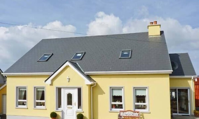Dungloe House | QUAY ROAD COTTAGE, family friendly in Dungloe, County Donegal