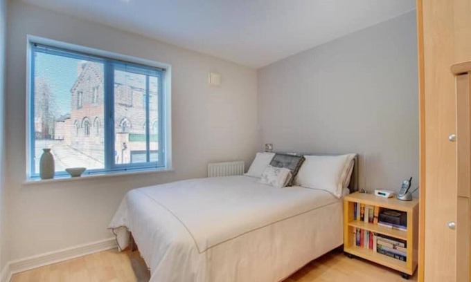 Newcastle-upon-Tyne Apartment | Quayside apartment with riverside views & parking