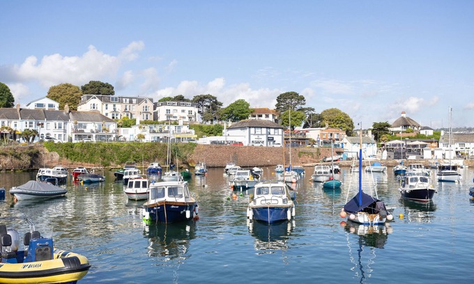 Roundham Apartment | Quayside View - Directly on Paignton Harbour