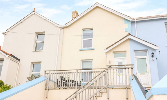 Brixham Cottage | QUAYSIDE VIEW, family friendly, country holiday cottage in Brixham