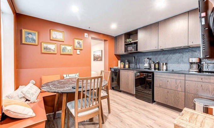 Vieux-Quebec-Cap-Blanc-colline Parlementaire Apartment | Quebec City 2 Bedroom Treasure