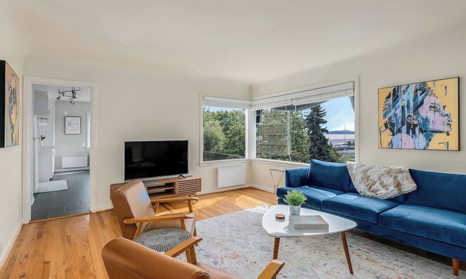West Queen Anne Condo | Queen Anne Charmer with Views of Puget Sound!