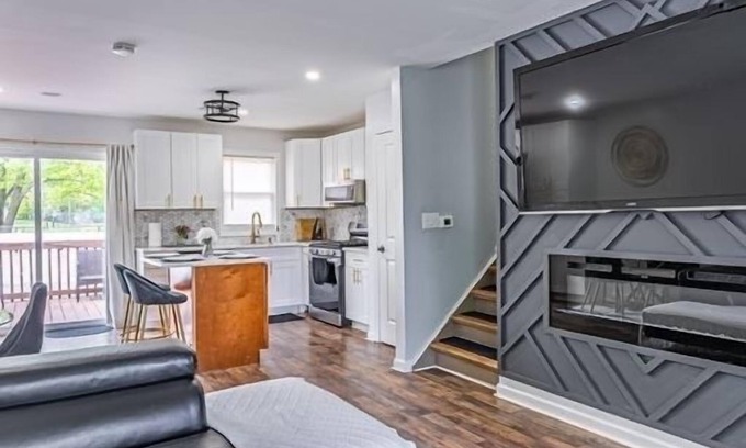 Plainfield House | Queen City BNB Sleeps 13