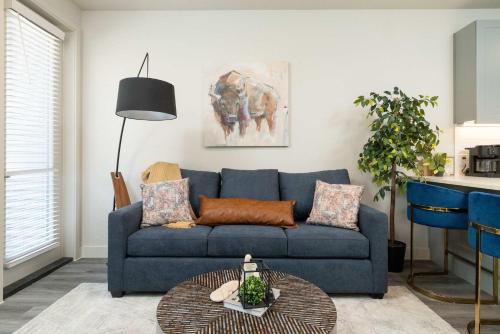 Fort Worth House | Queen Downtown Views Riverfront Stay Free Parking