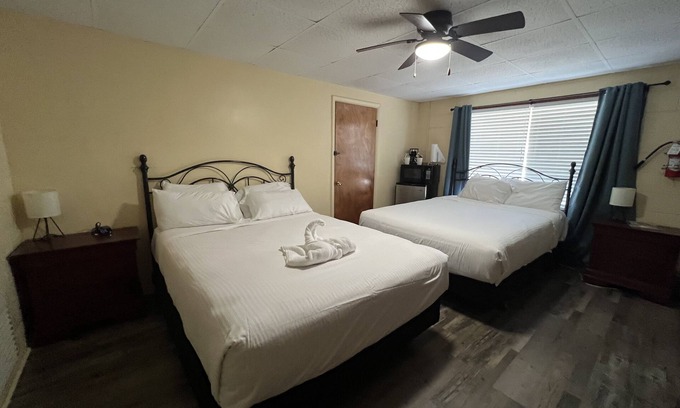 Mount Ida Apartment | Queen Guest Room located at the Joplin Inn at the entrance to Mountain Harbor, just 2 1/2 miles from Lake Ouachita. by RedAwning